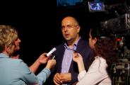 Într-o Românie care se pregătește de alegeri, în locul unei viziuni depre viitor, se poartă dispute despre dosare - Kelemen Hunor a răspuns la întrebările maghiarilor din Târgu-Mureș